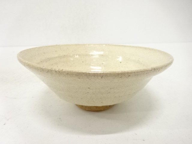JAPANESE TEA CEREMONY / FLAT TEA BOWL CHAWAN / WHITE GLAZE / ARTISAN WORK 